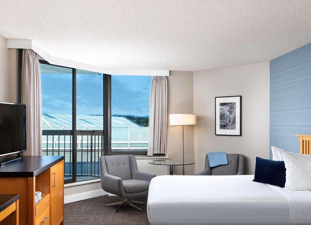 Inn At Laurel Point Victoria Room photo